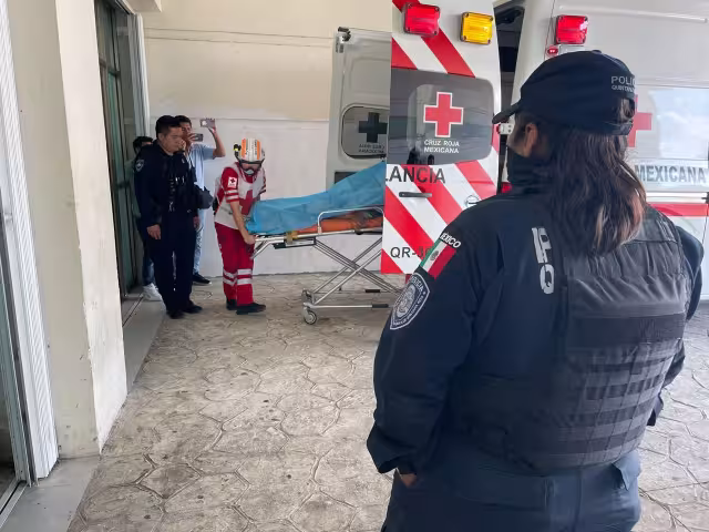 La mujer fue herida en la mano, el rostro y la cabeza