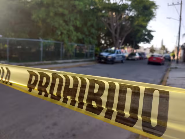 El hombre era perseguido por un par de sujetos a bordo de una motocicleta