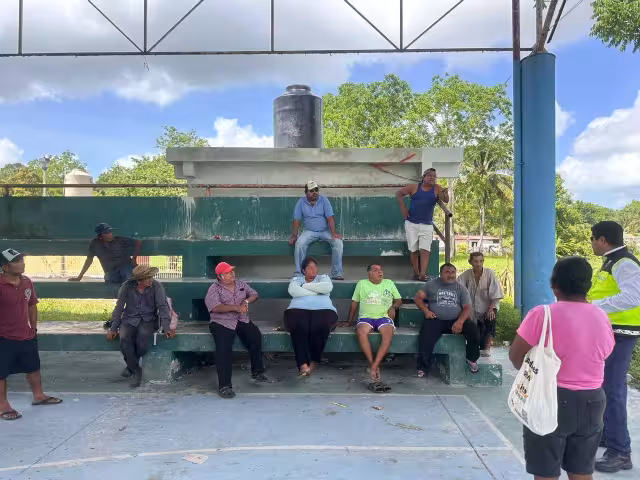 Comunidades de Bacalar logran acuerdos con CFE para mejorar el servicio de energía