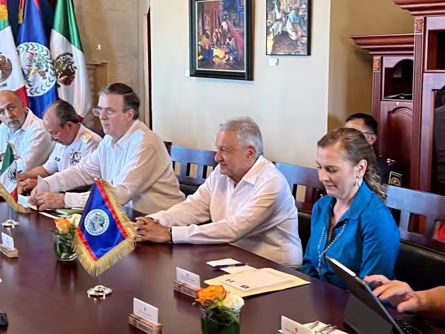 aMLO se reunió con el presidente de Belice este día donde le informó que no habrá cobro de aranceles a sus productos