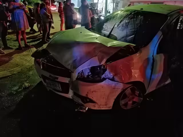 El automóvil quedó destrozado