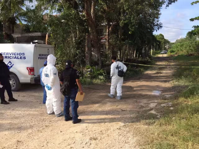 Los peritos realizan las indagatorias en el lugar de los hechos Foto: Redacción Por Esto!