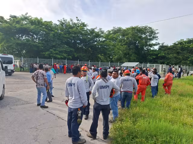 Trabajadores de planta Cantarell denuncian intento de atropello por parte de gerente de seguridad