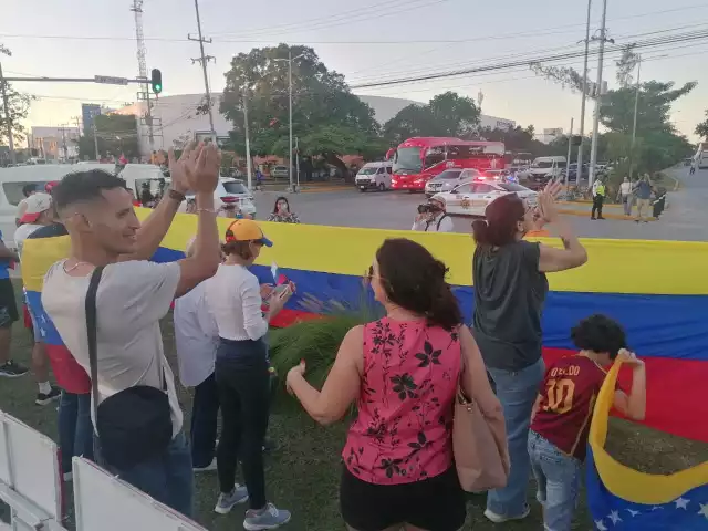 La comunidad venezolana en Cancún celebró la caída de Maduro.