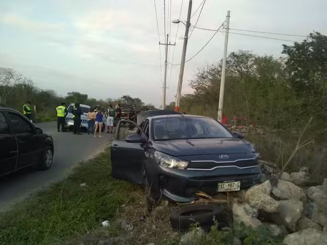 Uno de los autos se salió del camino