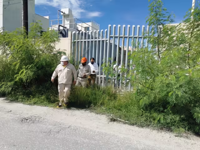 El hombre fue trasladado al hospital en una unidad de Pemex