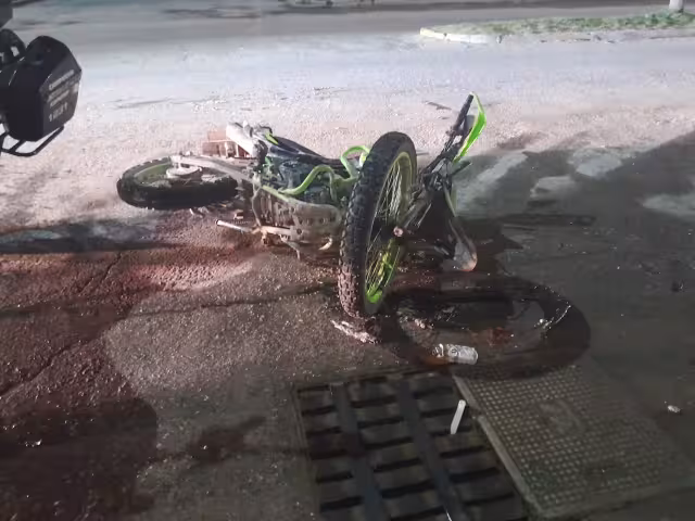 El motociclista fue detenido por agentes municipales