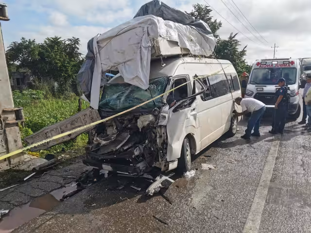 La Van venía de Mérida luego de surtirse de calzado para mujer