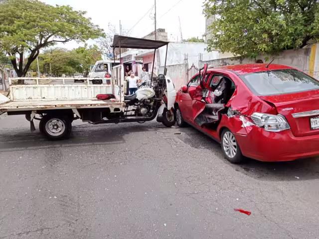 La tapa de la caja le hizo una abertura al vehículo