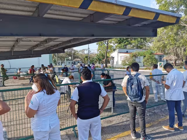 El personal fue llevado al lugar donde se aplicarán la vacuna