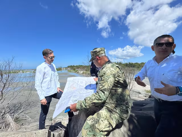 El Gobierno Federal, con apoyo de Pemex y Sedena, destina mil 385 millones al dragado del puerto de Carmen para fortalecer la infraestructura de Campeche.