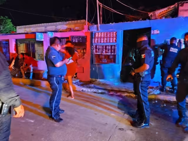 La policía acordonó la zona luego de ver el cuerpo