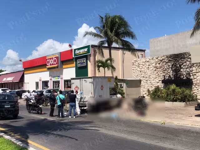 El área donde murió un motociclista con su pareja en la Zona Hotelera de Cancún fue acordonada para las labores correspondientes