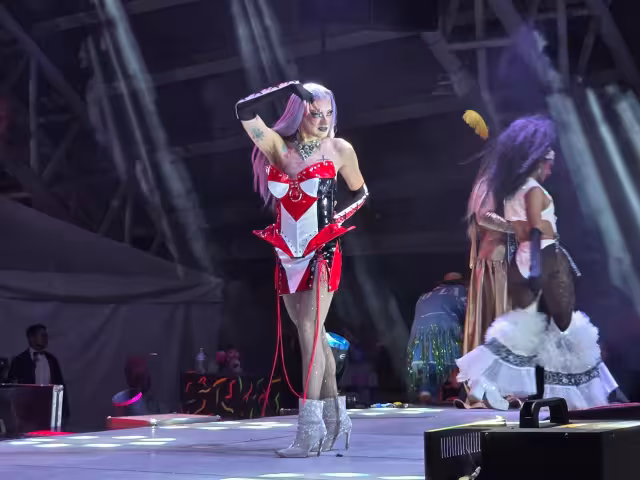 Sheyla ofreció un espectáculo musical durante la celebración del Orgullo LGBTQ+, reuniendo a cientos de asistentes en la Concha Acústica