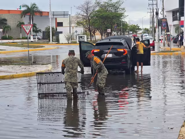 Secretaría de Defensa apoyó en labores de desazolve en Campeche.
