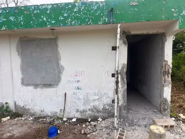 Roban puerta y protector del cuarto de bombeo de agua en La Joya, Champotón