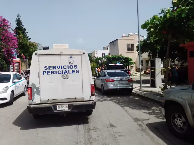 El hombre fue encontrado dentro de un vehículo rotulado con el logotipo de Protección Civil de Playa del Carmen