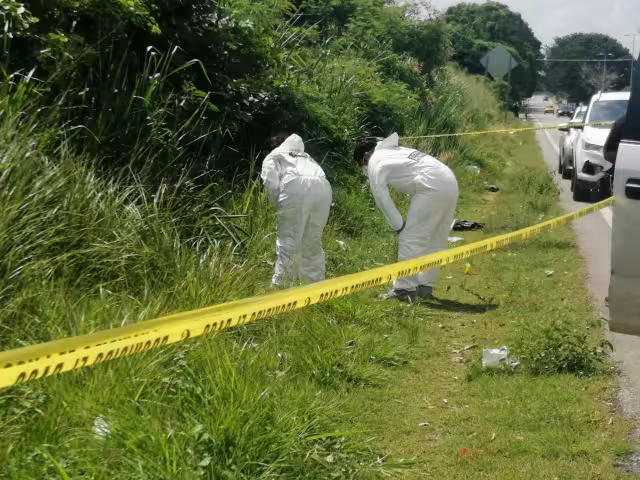 Fueron unos transeúntes que caminaba a la orilla de la calle quienes avisaron a las autoridades