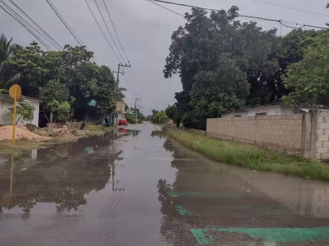 Hasta el momento no se ha recibido algún reporte de algún posible daño generado por este mal tiempo.