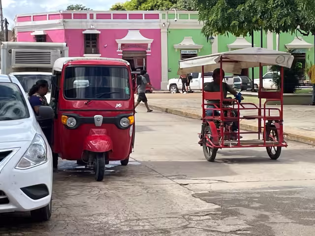 En Hopelchén circulan más de 600 mototaxis sin regulación oficial, denunciaron integrantes del gremio.