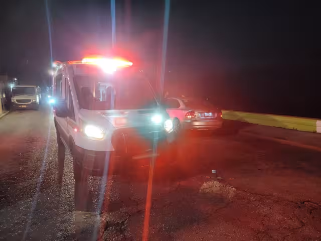 Una mesera resultó con lesiones graves en el rostro