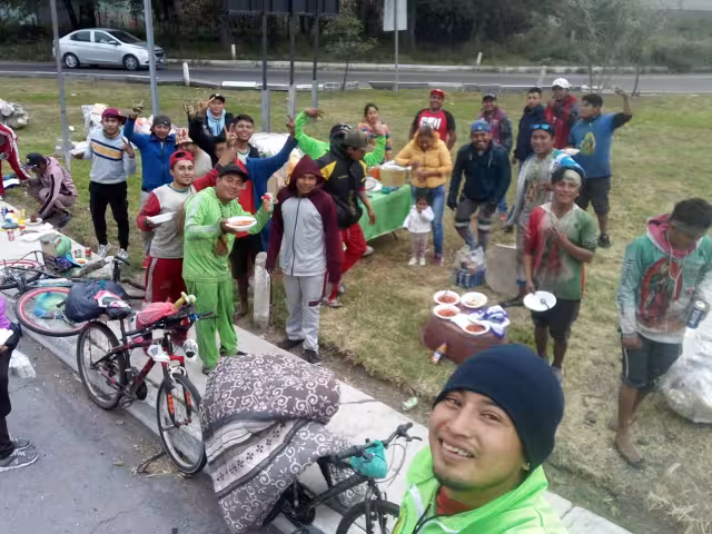 Los ocho hombres salieron de su natal Peto el 7 de noviembre para cumplir su promesa de fe