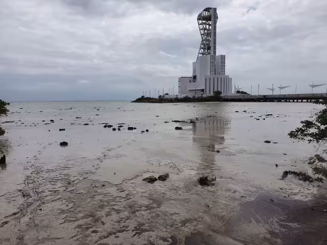 El fenómeno se pudo observar en la zona de la Megaescultura, así como otras partes del Boulevard Bahía de Chetumal