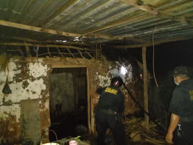 En el siniestro no se registraron bajas humanas, sólo pérdidas de sillas, mesas y otros utensilios