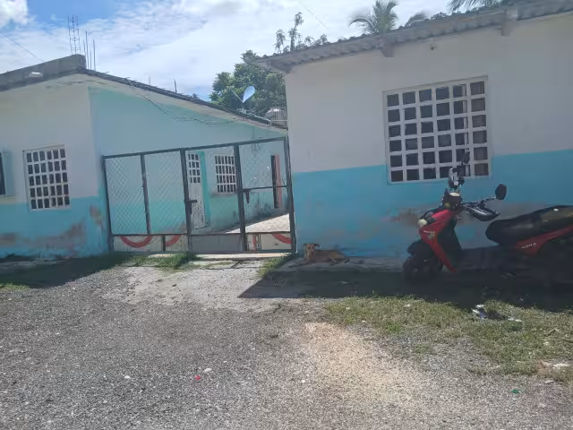 Motocicleta amarilla desaparece en colonia Fátima de Escárcega