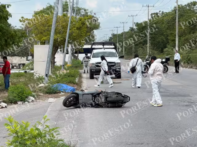 Tragedia en Arco Vial de Cancún: mujer fallece tras derrapar en moto