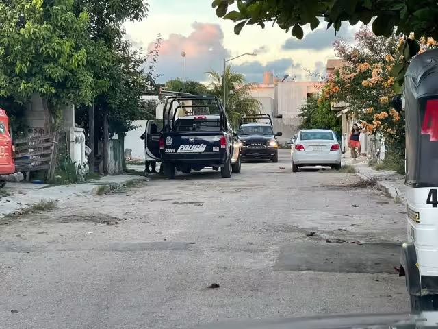 Al lugar llegaron elementos de la policía municipal tras el llamado de los vecinos