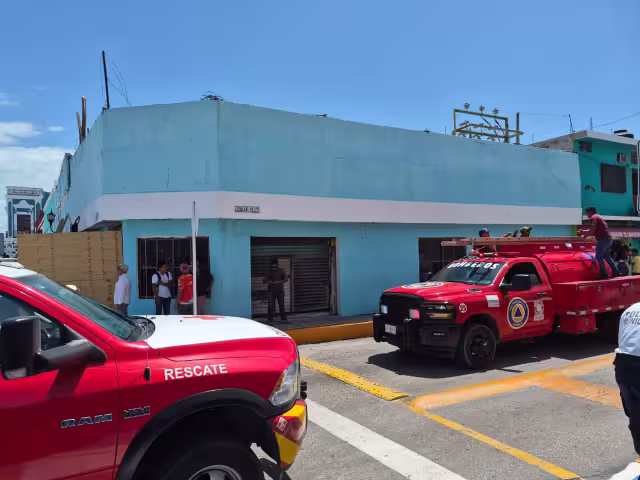 Trabajador sufre descarga eléctrica en el centro de Campeche.