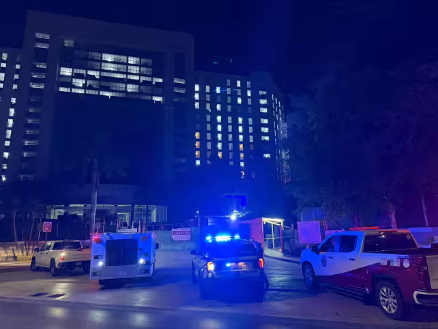 Los cuerpos de emergencia llegaron al lugar para atender el llamado.