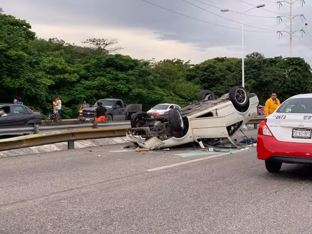 El hombre fue trasladado a un hospital privado ante las heridas presentadas. Foto: Ricardo Jiménez