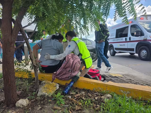 Pareja de motociclistas resultó lesionada en la avenida Baluartes.