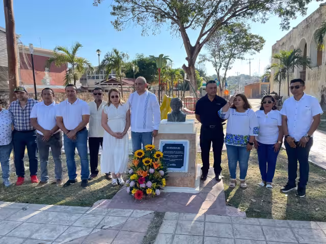 Autoridades municipales conmemoraron el 52 aniversario luctuoso de Efraín Calderón Lara, conocido como “El Charras”, en Hopelchén.