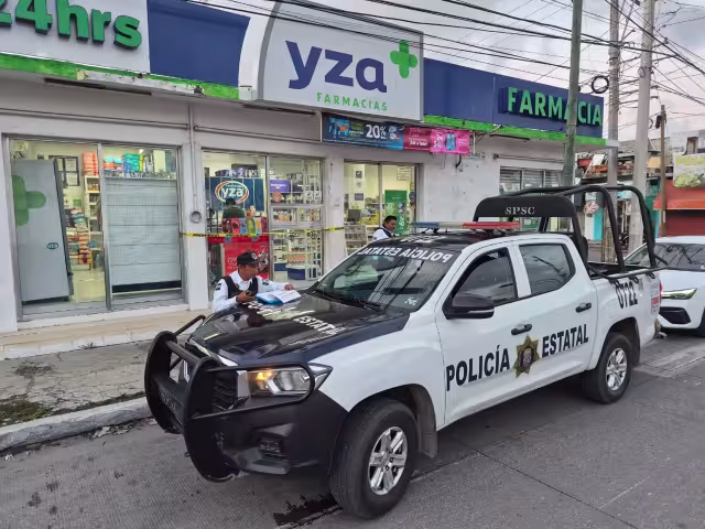 Asalto en farmacia Yza de la colonia Plutarco Elías Calles.