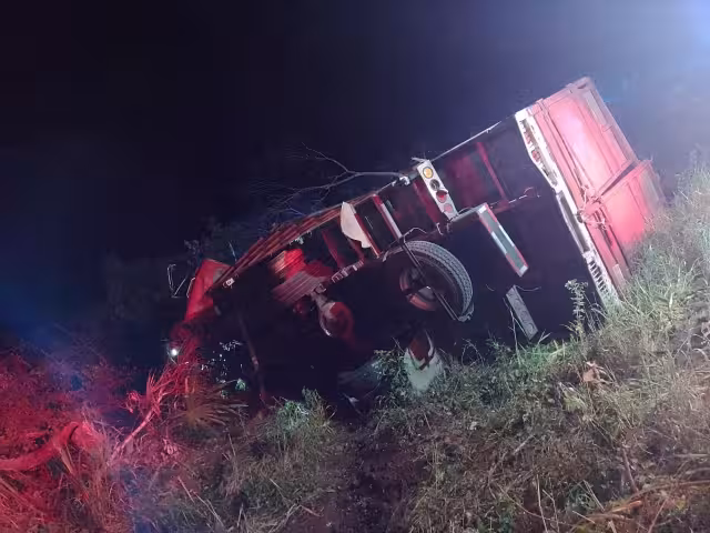 El conductor del tráiler resultó ileso en el accidente en la vía Tizimín-Colonia Yucatán