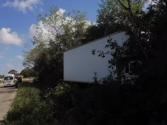 El ciclista resultó con algunas lesiones tras ser golpeado por el camión de carga