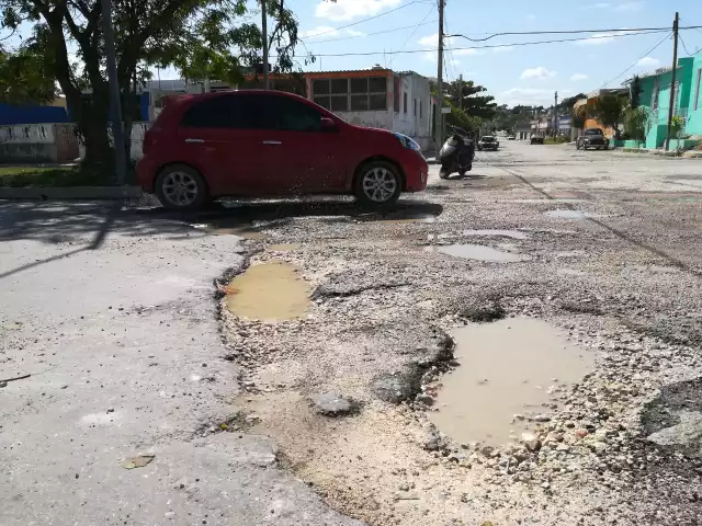 Pese al gasto, las calles del municipio están en malas condiciones.
