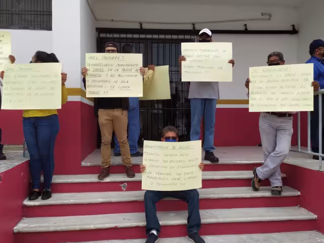 Los extrabajadores comentaron que la aduana les quiere cobrar como impuesto para modificar el régimen fiscal del barco