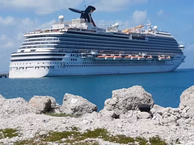 Es el primero de cuatro navíos previstos que llegaran al puerto