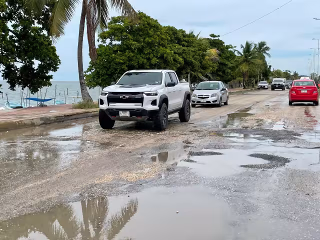 El malecón “Carlos Sansores” de Champotón sufre deterioro en plena temporada de lluvias.