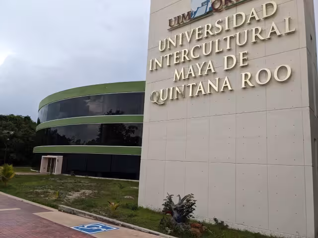 Fue nombrado al nuevo Rector de la Universidad Intercultural Maya de Quintana Roo
