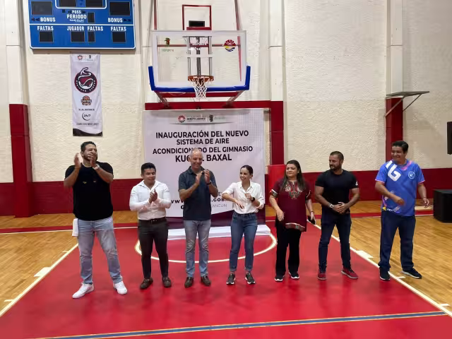 La presidenta de Cancún Ana Paty Peralta inauguró el nevo sistema de aire acondicionado