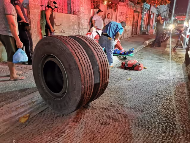 Andrés narró que vio venir los enormes neumáticos, pero no tuvo tiempo de correr, su compañero la “libró” de milagro