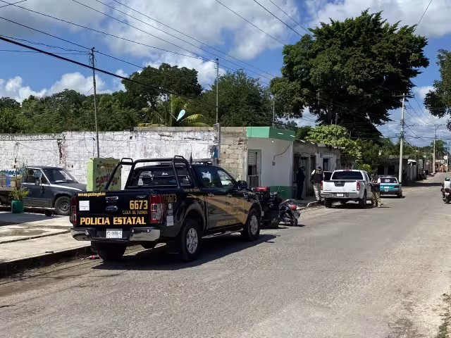 El abuelito murió en el sitio, mientras que su sobrino al querer salvarlo, también recibió un choque