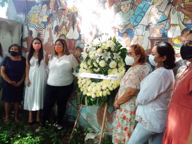 La placa de este mural formaba parte del ayuntamiento de Cozumel en el trienio de 1990 1993