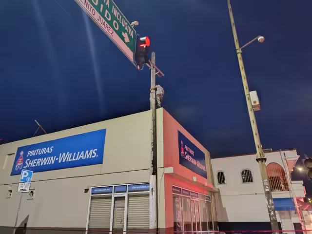 Más de seis horas duró el rescate de un hombre intoxicado en Playa del Carmen.