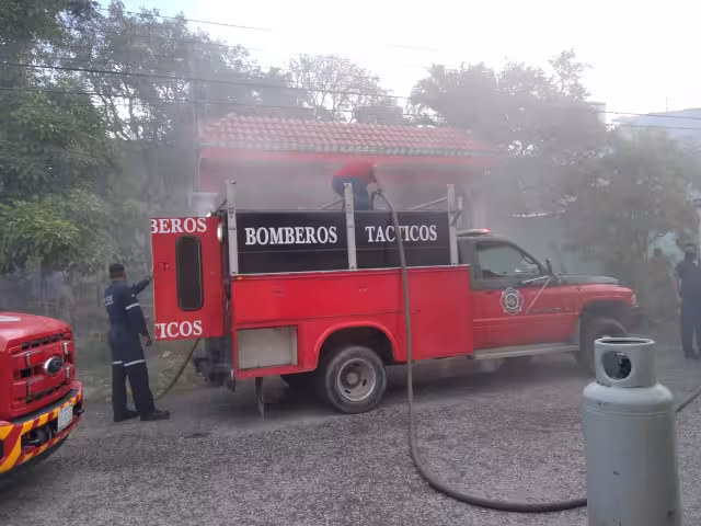 Al lugar arribaron bomberos y elementos de Protección Civil